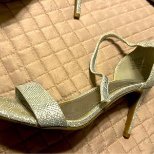 Size9 worthington sparkly buckle around the ankle heels